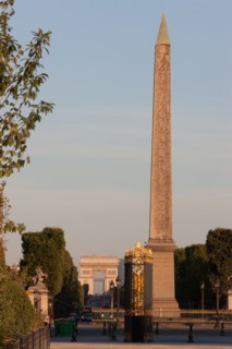 France, Region Ile de France, Paris 8e arrondissement, place de la Concorde, depuis les terrasses du jardin des Tuileries, Tour Eiffel, obelisque de Louxor, fontaine,
