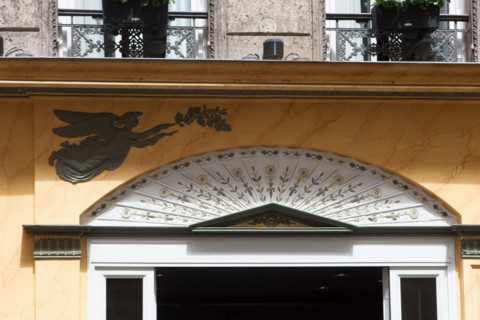 France, Region Ile de France, Paris, 8e arrondissement, 6 rue Chauveau Lagarde, restaurant, ancienne facade empire,