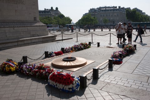 France, Region Ile de France, Paris 8e arrondissement, place Charles de Gaulle, place de l'Etoile, Arc de Triomphe, tombe du soldat inconnu, flamme