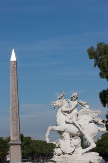 France, Region Ile de France, Paris 8e arrondissement, place de la Concorde, "Mercure monte sur Pegase" (1702), sculpture d'Antoine Coysevox, obelisque