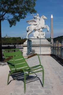 France, Region Ile de France, Paris 8e arrondissement, place de la Concorde, depuis les terrasses du jardin des Tuileries, Tour Eiffel, "La Renommee chevauchant Pegase", sculpture d'Antoine Coysevox, ...