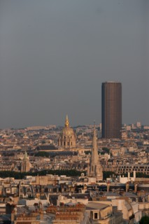 France, Region Ile de France, Paris 8e arrondissement, place Charles de Gaulle, place de l'Etoile, au sommet de l'Arc de Triomphe en soiree, panorama, eclairage,