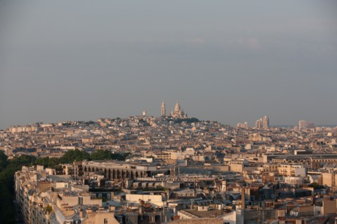 France, Region Ile de France, Paris 8e arrondissement, place Charles de Gaulle, place de l'Etoile, au sommet de l'Arc de Triomphe en soiree, panorama, eclairage,