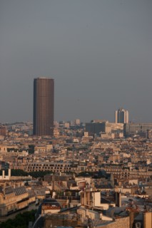 France, Region Ile de France, Paris 8e arrondissement, place Charles de Gaulle, place de l'Etoile, au sommet de l'Arc de Triomphe en soiree, panorama, eclairage,