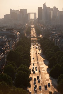 France, Region Ile de France, Paris 8e arrondissement, place Charles de Gaulle, place de l'Etoile, au sommet de l'Arc de Triomphe en soiree, panorama, eclairage,