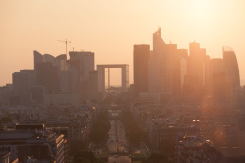 France, Region Ile de France, Paris 8e arrondissement, place Charles de Gaulle, place de l'Etoile, au sommet de l'Arc de Triomphe en soiree, panorama, lumiere, soleil couchant, perspective