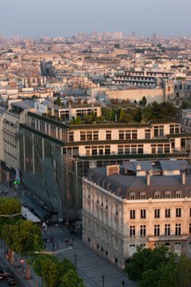 France, Region Ile de France, Paris 8e arrondissement, place Charles de Gaulle, place de l'Etoile, au sommet de l'Arc de Triomphe en soiree, panorama, eclairage,