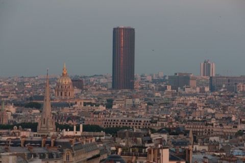 France, Region Ile de France, Paris 8e arrondissement, place Charles de Gaulle, place de l'Etoile, au sommet de l'Arc de Triomphe en soiree, panorama, eclairage,