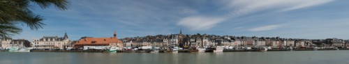 France, region Basse Normandie, Calvados, Trouville sur Mer, Cote fleurie, port de peche, plaisance, bateaux, la Touques (fleuve cotier), panorama,