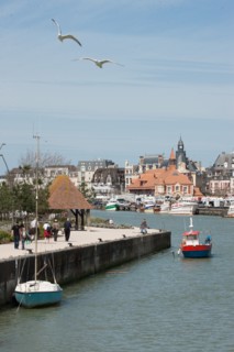 France, region Basse Normandie, Calvados, Trouville sur Mer, Cote fleurie, port de peche, plaisance, bateaux, la Touques (fleuve cotier), panorama,