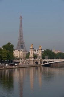 France, Region Ile de France, Paris 7e arrondissement, quai des Tuileries, la Seine et la Tour Eiffel, Pont Alexandre III,