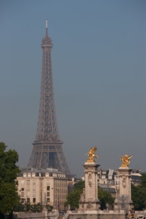 France, Region Ile de France, Paris 7e arrondissement, quai des Tuileries, la Seine et la Tour Eiffel, Pont Alexandre III,
