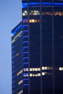 France, Region Ile de France, Paris 14e arrondissement, Montparnasse, avenue du Maine, detail, Tour Montparnasse, sommet, immeuble, facade, matin, fin de nuit, eclairage,