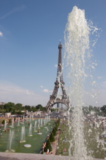 France, Region Ile de France, Paris 16e arrondissement, jardins du Trocadero, bassins et fontaine, baigneurs, canicule,