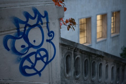 France, Region Ile de France, Paris 16e arrondissement, avenue du President Wilson, escaliers, graffiti tete, matin,