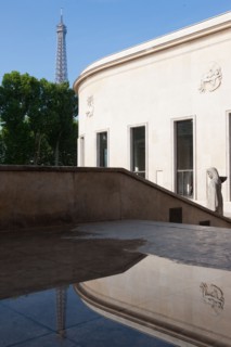 France, Region Ile de France, Paris 16e arrondissement, avenue de New York, Palais de Tokyo, reflets dans l'eau, musee d'Art Moderne,
