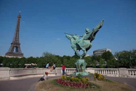 France, Region Ile de France, Paris 16e arrondissement, quai de Seine, pont de Bir-Hakeim, sculpture, la France renaissante, Jeanne d'Arc,