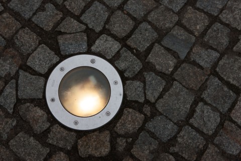 Allemagne, Germany, Berlin, Scheunenviertel, quartier des Granges, cour pavee et eclairage integre