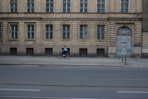 Allemagne, Germany, Berlin, Scheunenviertel, quartier des Granges, immeuble et voies de tramway