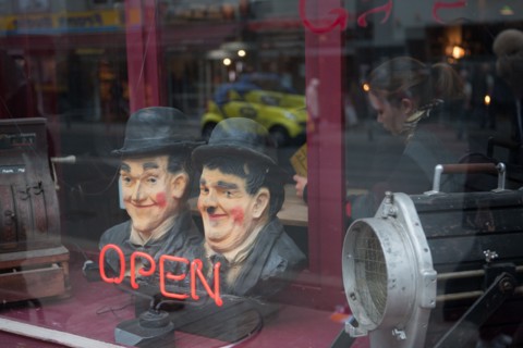 Allemagne, Germany, Berlin, Scheunenviertel, quartier des Granges, vitrine, boutique, Laurel et Hardy, cinema,