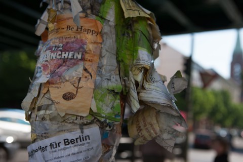 Allemagne (Germany), Berlin, Prenzlauer Berg, sous les voies du S-Bahn, arches, palimpseste, papiers colles,