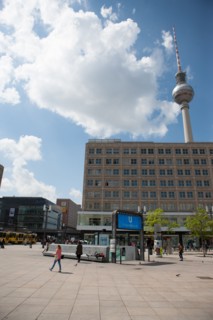 Allemagne, Germany, Berlin, Alexanderplatz, place, fontaine, tour de television de Berlin Est, sphere,