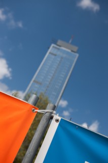 Allemagne, Germany, Berlin, Alexanderplatz, place, fontaine, tour, baches de couleur,