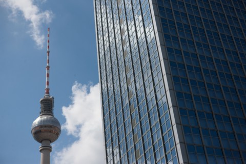 Allemagne, Germany, Berlin, Alexanderplatz, place, fontaine, tour de television de Berlin Est, sphere,