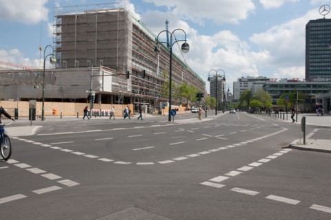 Allemagne (Germany), Berlin, Charlottensburg, immeubles, urbanisme, marquage au sol, signaletique, signes de ville ,