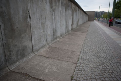 Allemagne (Germany), Berlin, Bernauer Strasse, Mur de Berlin, autour du memorial du mur,