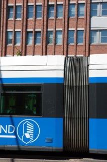 Allemagne (Germany), Berlin, Friedrichshain, immeuble, ancien Berlin Est, arret de tramway,