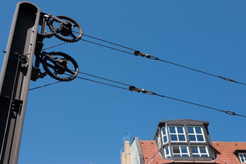 Allemagne (Germany), Berlin, Friedrichshain, immeuble, ancien Berlin Est, arret de tramway,