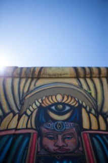 Allemagne (Germany), Berlin, Friedrichshain, immeuble, ancien Berlin Est, East Side Gallery, artistes ayant realise des oeuvres sur le mur,