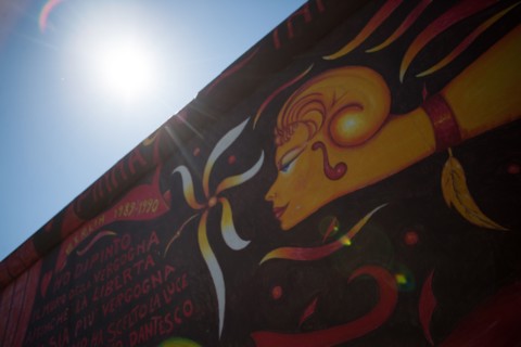 Allemagne (Germany), Berlin, Friedrichshain, immeuble, ancien Berlin Est, East Side Gallery, artistes ayant realise des oeuvres sur le mur,