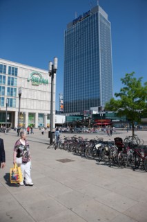 Allemagne (Germany), Berlin, Alexanderplatz, Tour Fernsehturm, tour de television de Berlin Est,