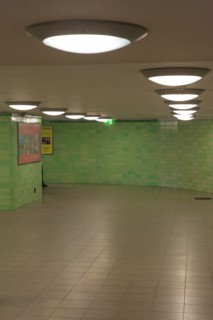 Allemagne (Germany), Berlin, Porte de Brandebourg, Friederichstrasse, station de metro, U-Bahn, couloir,