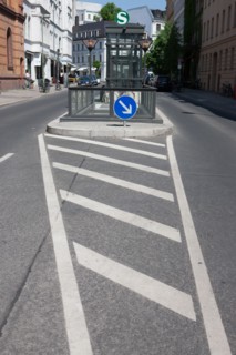 Allemagne (Germany), Berlin, Scheunenviertel, quartier des Granges, Postfuhramt, rue et commerces, detail,