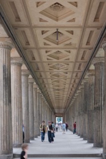 Allemagne (Germany), Berlin, Museuminsell (Ile aux Musees), Nationalgalerie, Musee des Beaux-Arts, colonnade