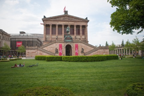 Allemagne (Germany), Berlin, Museuminsell (Ile aux Musees), Alte Nationalgalerie, Musee des Beaux-Arts, colonnade