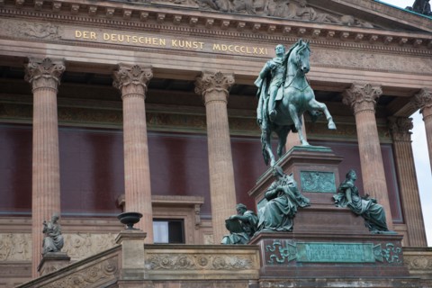 Allemagne (Germany), Berlin, Museuminsell (Ile aux Musees), Alte Nationalgalerie, Musee des Beaux-Arts, colonnade