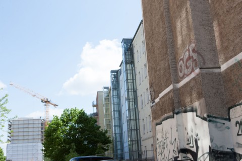 Allemagne (Germany), Berlin, Prenzlauer Berg, immeubles en travaux, Bernauer Strasse,