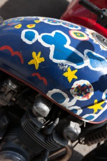 Allemagne (Germany), Berlin, Prenzlauer Berg, reservoir de moto peint,