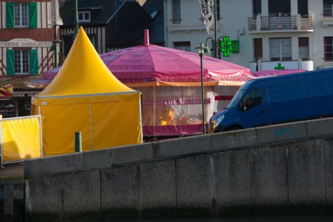 France, region Basse Normandie, Calvados, Cote fleurie, Trouville-sur-Mer, quai Fernand Moureaux, fete foraine, couleur