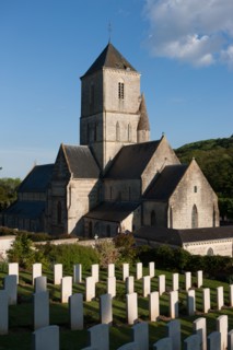 France, region Haute Normandie, Seine Maritime, pays des hautes falaises, Etretat, cimetiere allie, eglise,