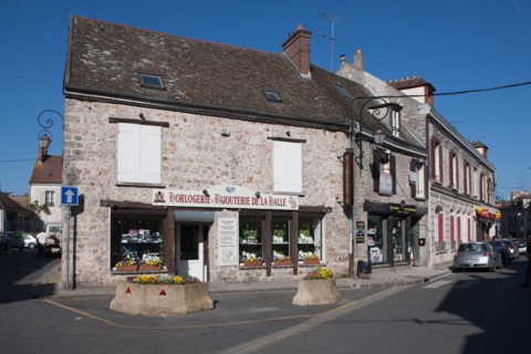 France, Ile de France, Essonne, Milly-la-Foret, place du marche, commerce
Mention obligatoire : CRT PIdF