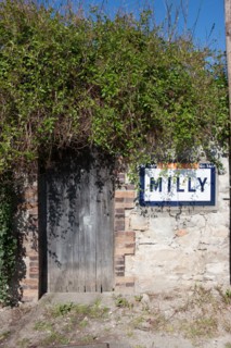 France, Ile de France, Essonne, Milly-la-Foret, ancienne signaletique, panneau indicateur de la ville,
Mention obligatoire : CRT PIdF