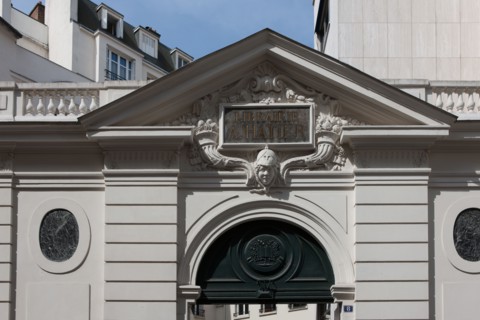 France, Ile de France, Paris 6e arrondissement, rue d'Assas, immeubles, lotissement sous Napoleon, facades, portail des Editions Hatier,