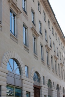 France, Ile de France, Paris 9e arrondissement, immeuble 2 rue de la Chaussee d'Antin, Immeuble Rossini, architecte Nicolas-Jacques-Antoine Vestier, immeuble de bureaux, facade, facadisme, renovation,