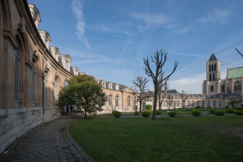 France, Ile de France, Seine Saint Denis, Saint Denis, maison d'education de la Legion d'Honneur, cour d'honneur, basilique a l'arriere plan,
