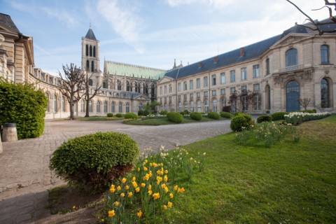 France, Ile de France, Seine Saint Denis, Saint Denis, maison d'education de la Legion d'Honneur, cour d'honneur, basilique a l'arriere plan,